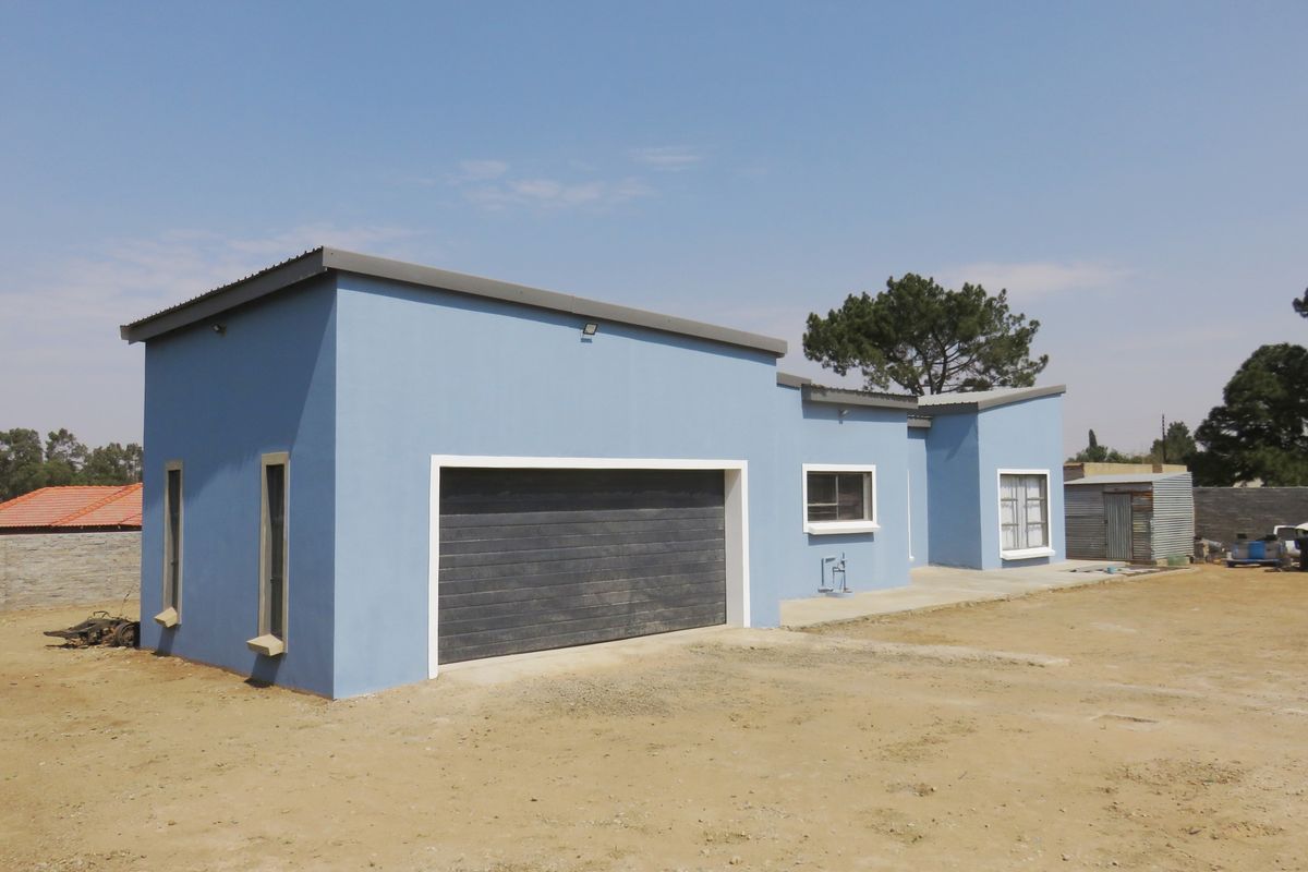 Choose your own final detail on this new-build in Deneysville, Vaal Dam. - Photo 4