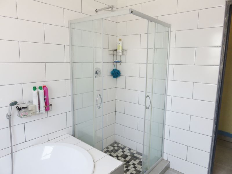 Choose your own final detail on this new-build in Deneysville, Vaal Dam. - Photo 8