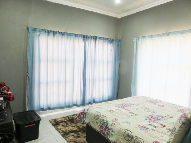 Choose your own final detail on this new-build in Deneysville, Vaal Dam. - Photo 9