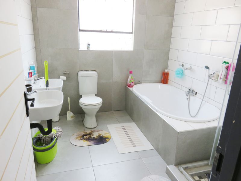 Choose your own final detail on this new-build in Deneysville, Vaal Dam. - Photo 7