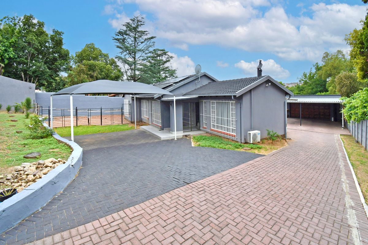 VORNA VALLEY, MIDRAND- A Masterpiece of a Home - Photo 2