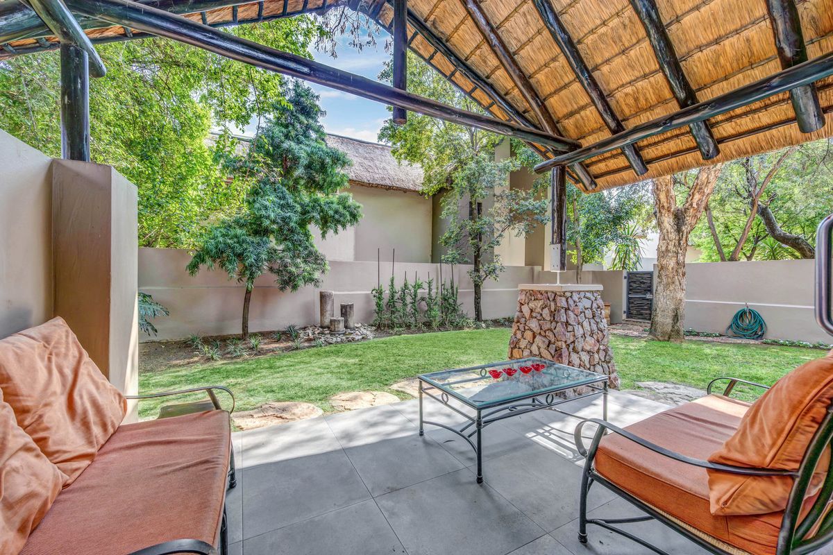 Spacious Corner Unit in Private Estate - Photo 4