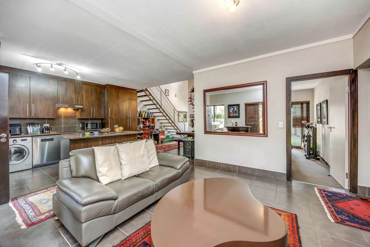 Spacious Corner Unit in Private Estate - Photo 3