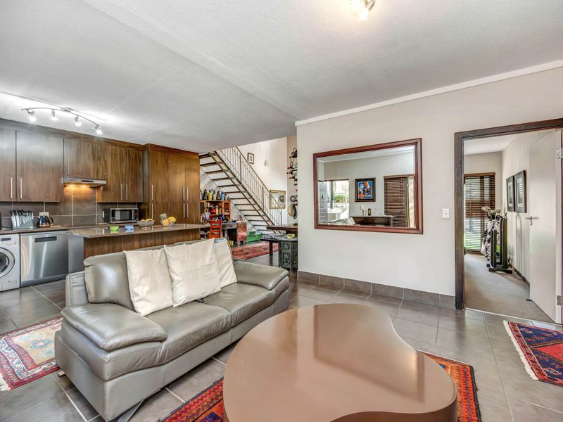 Spacious Corner Unit in Private Estate - Photo 3