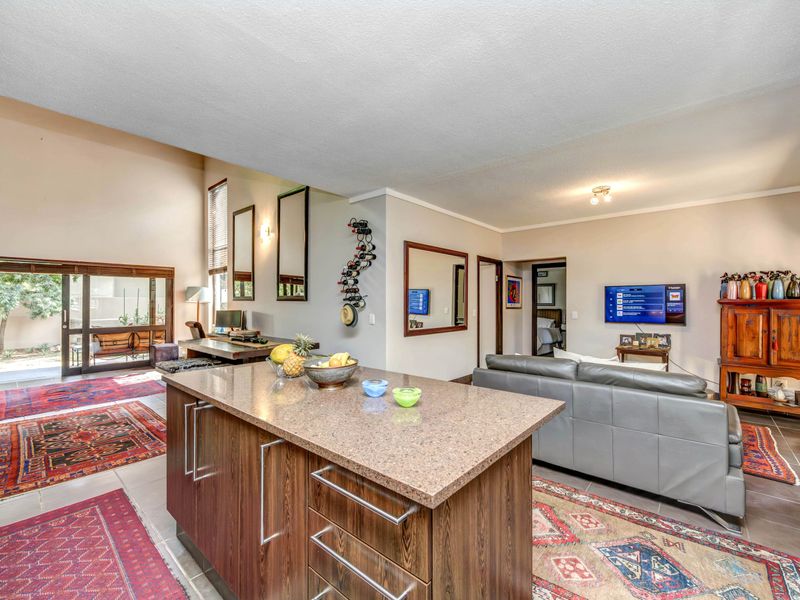 Spacious Corner Unit in Private Estate - Photo 8