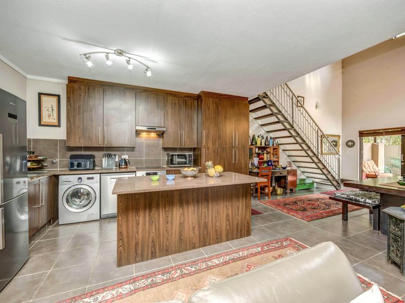 Spacious Corner Unit in Private Estate - Photo 6