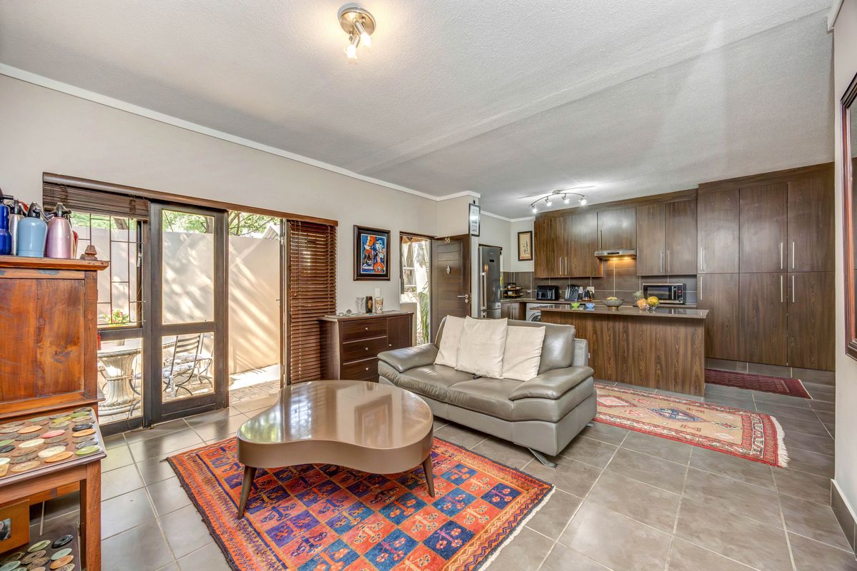 Spacious Corner Unit in Private Estate - Photo 5