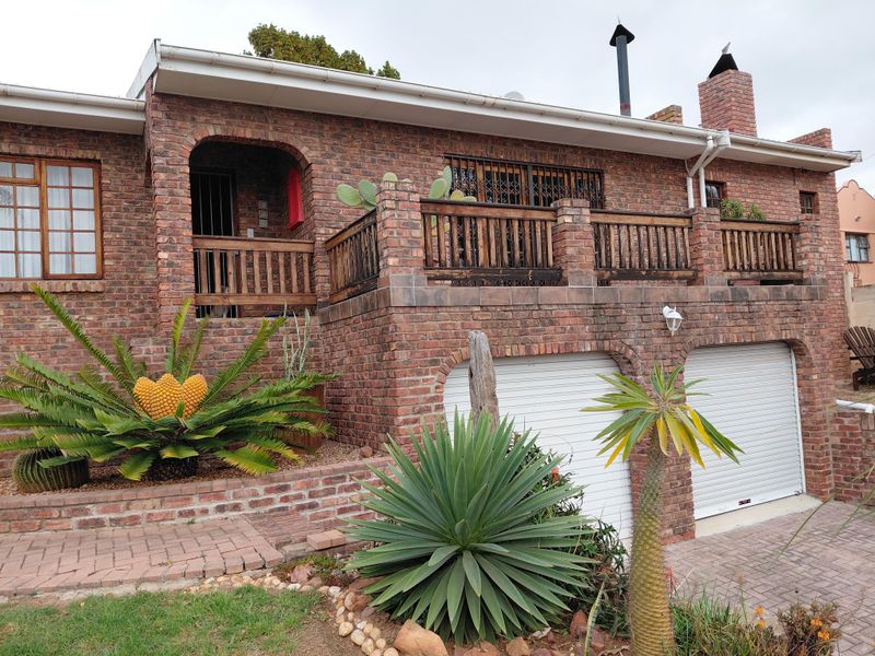 Spacious Family Home on Double Plot – Endless Potential - Photo 2