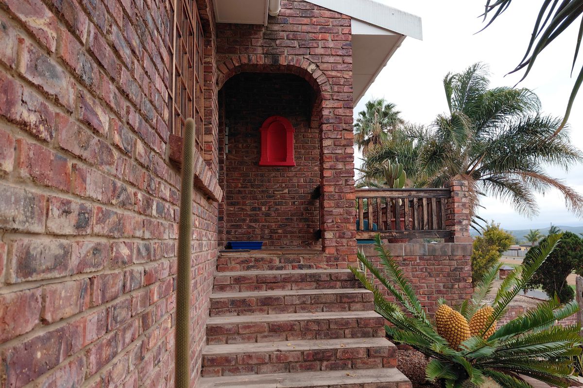 Spacious Family Home on Double Plot – Endless Potential - Photo 4