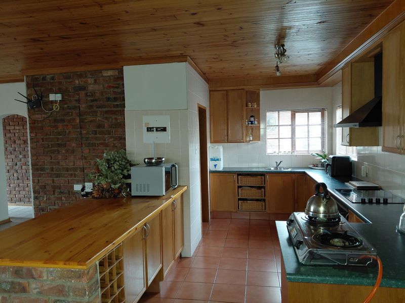 Spacious Family Home on Double Plot – Endless Potential - Photo 10