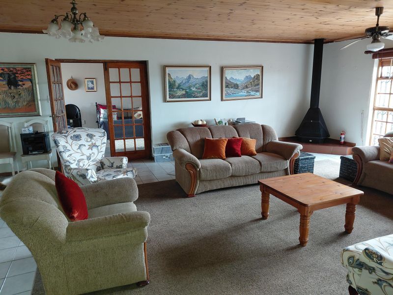 Spacious Family Home on Double Plot – Endless Potential - Photo 9