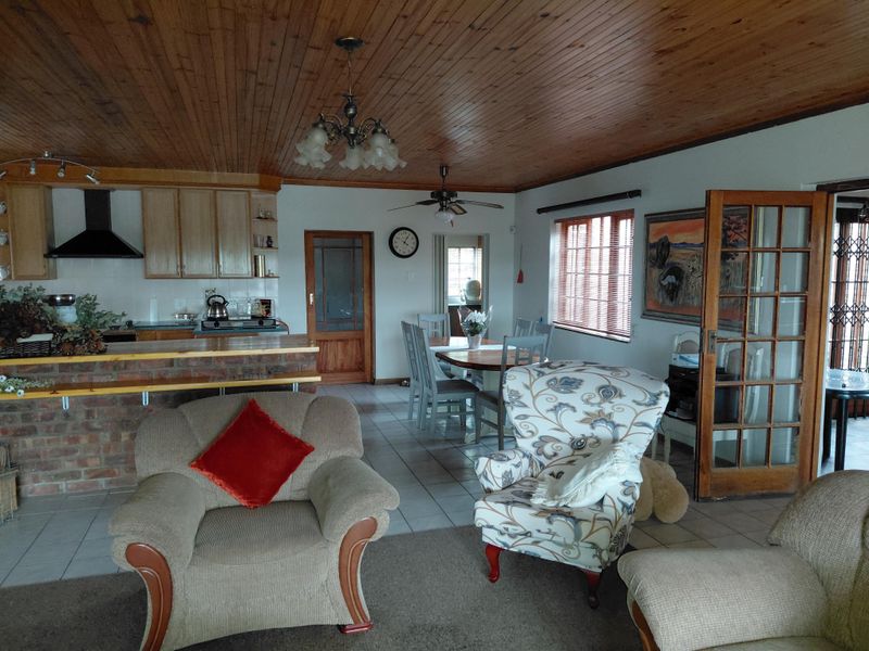 Spacious Family Home on Double Plot – Endless Potential - Photo 8