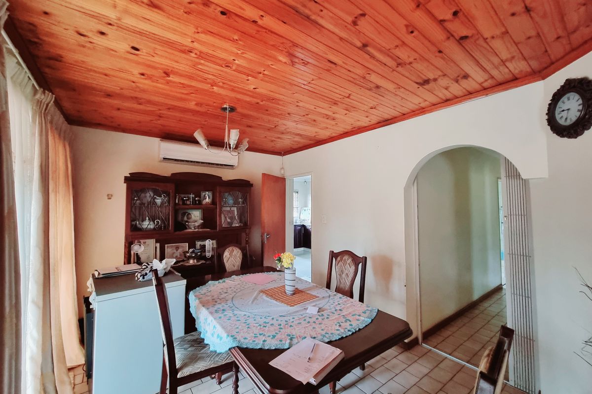 4-Bedroom House For Sale - Photo 4