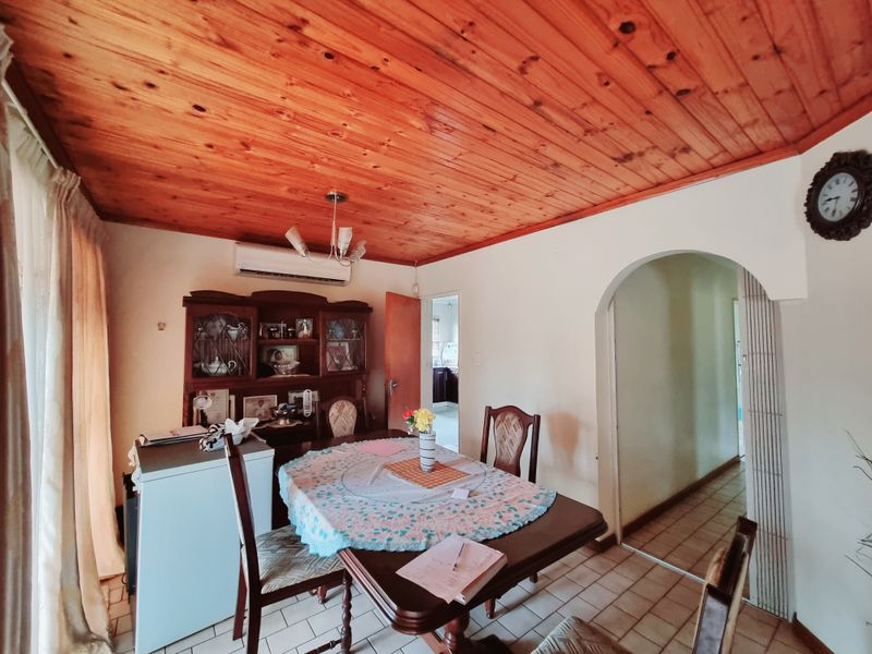 4-Bedroom House For Sale - Photo 4