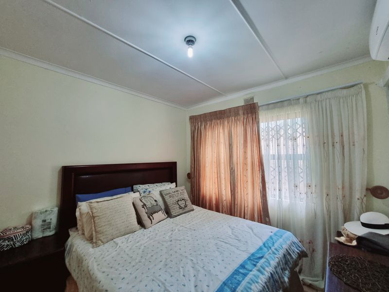 4-Bedroom House For Sale - Photo 10