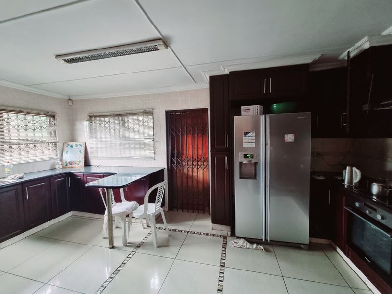 4-Bedroom House For Sale - Photo 8