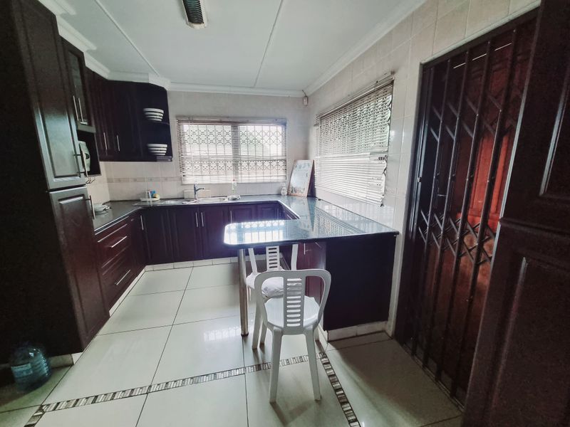 4-Bedroom House For Sale - Photo 6