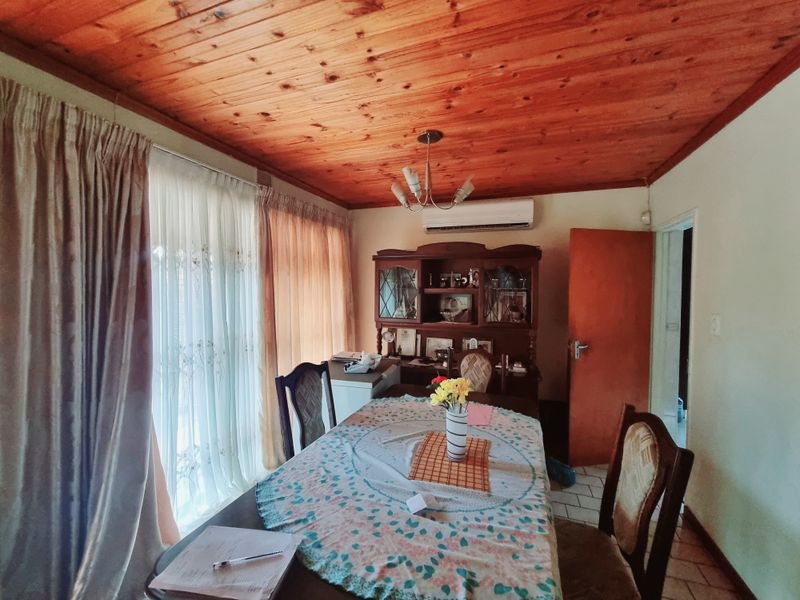 4-Bedroom House For Sale - Photo 5