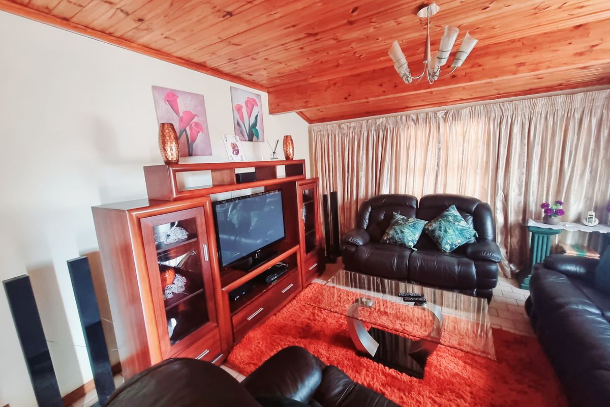 4-Bedroom House For Sale - Photo 3