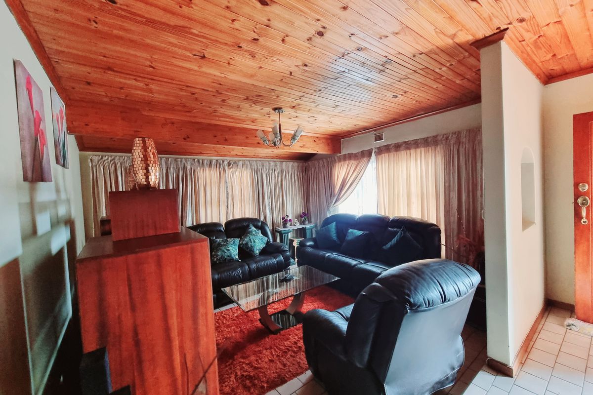 4-Bedroom House For Sale - Photo 2