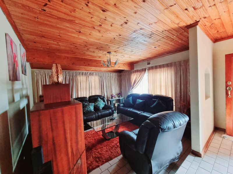 4-Bedroom House For Sale - Photo 2