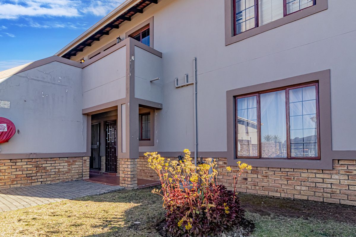 Ground Floor Unit in Carlswald Glades - Photo 3