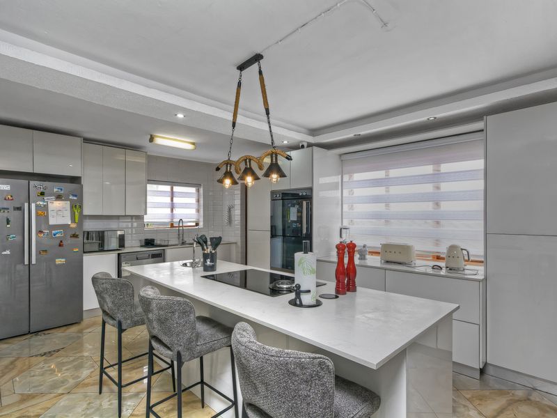 Perfect Fusion Of Light And Space... - Photo 3