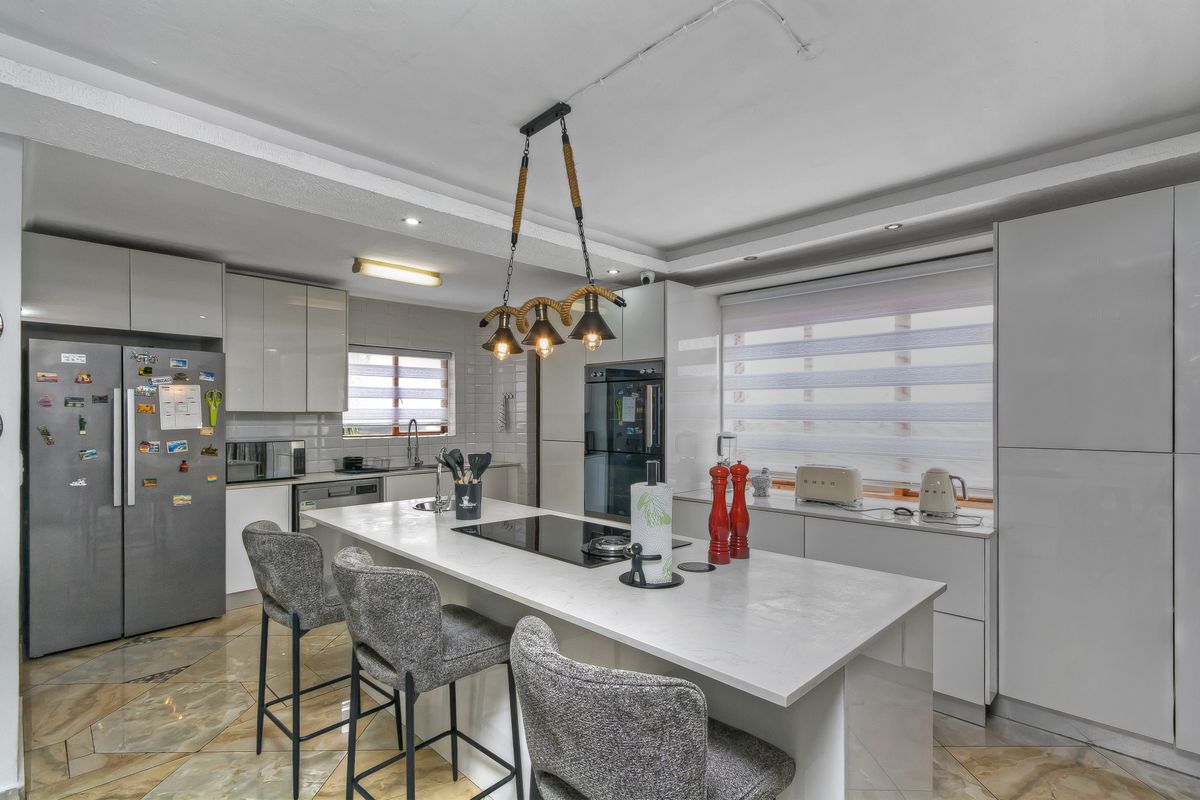 Perfect Fusion Of Light And Space... - Photo 3