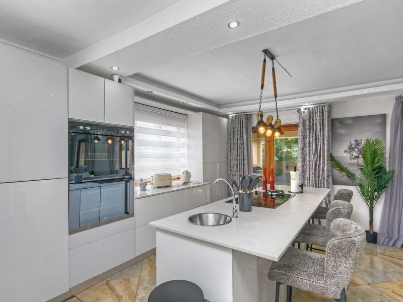 Perfect Fusion Of Light And Space... - Photo 4