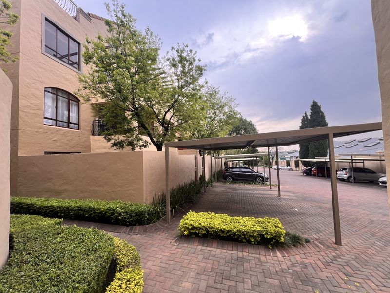 Airbnb-Approved Investment Studio with Enclosed Patio and Private Garden - Photo 10