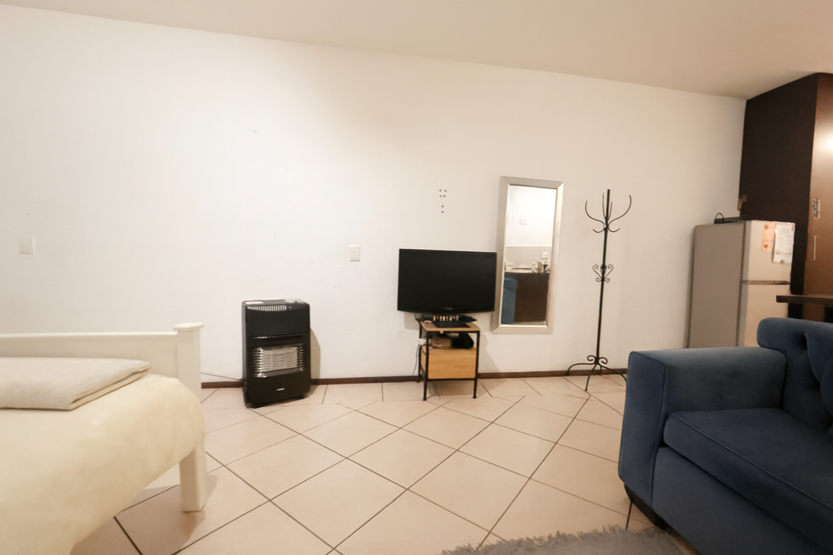 Airbnb-Approved Investment Studio with Enclosed Patio and Private Garden - Photo 4