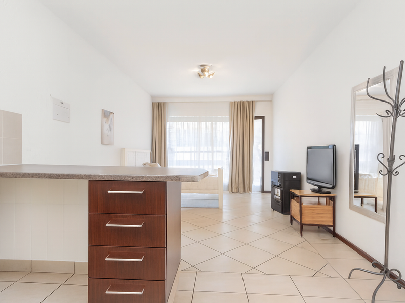 Airbnb-Approved Investment Studio with Enclosed Patio and Private Garden - Photo 3