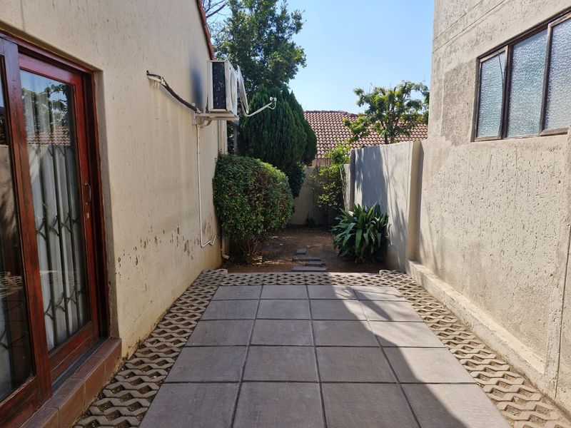 Charming Cluster Home in the Heart of Barbeque Downs - Photo 10