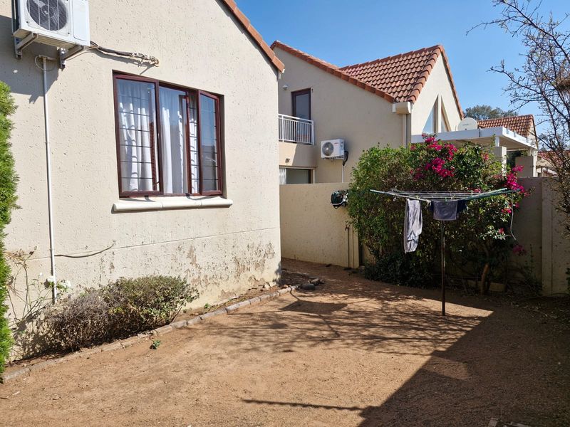 Charming Cluster Home in the Heart of Barbeque Downs - Photo 9