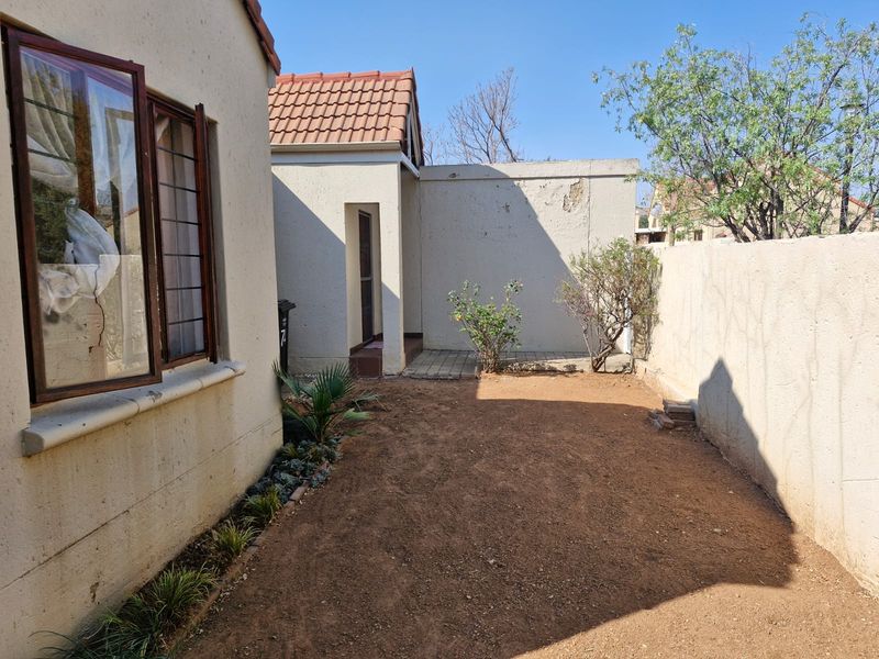 Charming Cluster Home in the Heart of Barbeque Downs - Photo 7