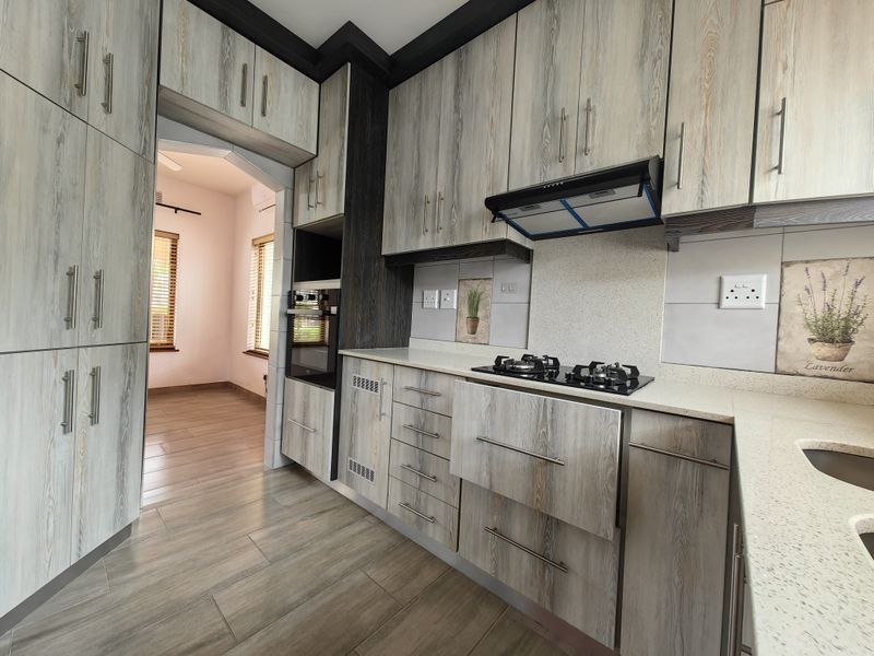 Centrally Located Duplex with Modern Comfort and Convenience - Photo 4