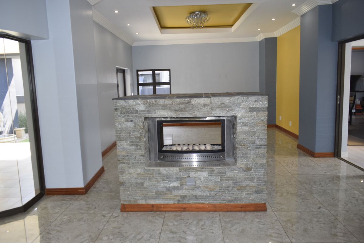 Modern family home for sale in Helderwyk - Photo 5