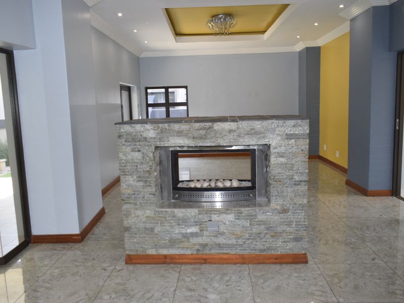Modern family home for sale in Helderwyk - Photo 5