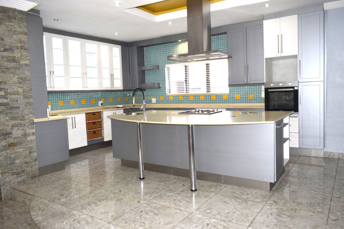 Modern family home for sale in Helderwyk - Photo 2