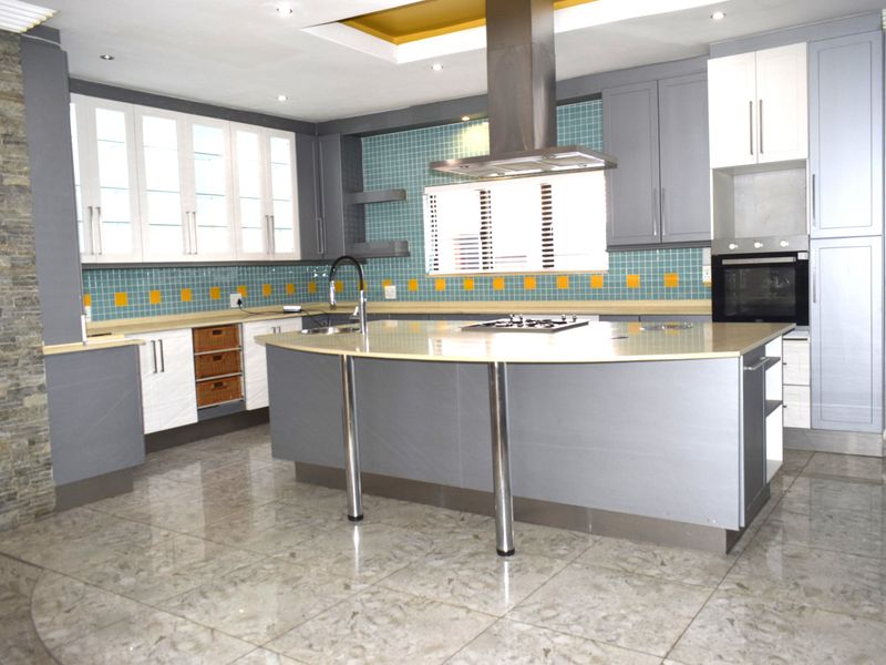 Modern family home for sale in Helderwyk - Photo 2