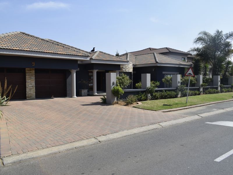 Modern family home for sale in Helderwyk - Photo 1
