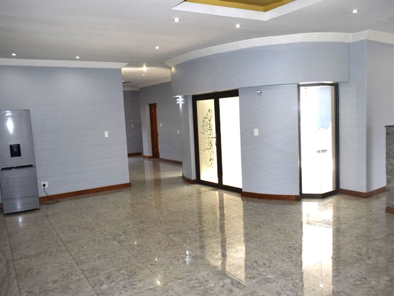 Modern family home for sale in Helderwyk - Photo 3