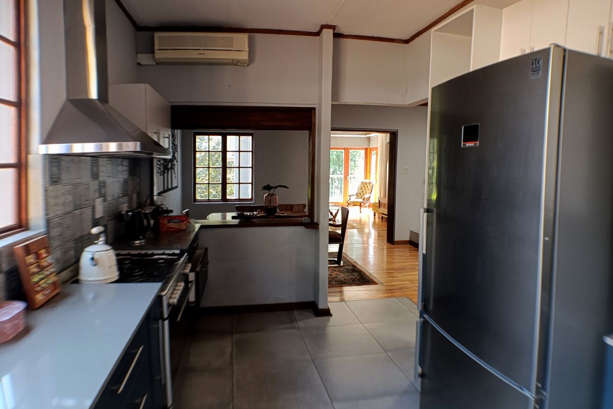 A Rare Find Stylishly Renovated Home in Rietondale - Photo 5