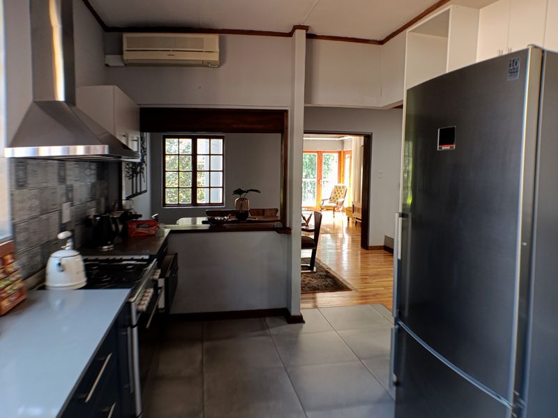A Rare Find Stylishly Renovated Home in Rietondale - Photo 5