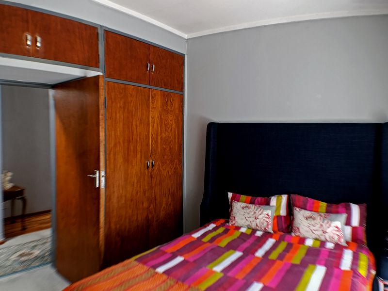 A Rare Find Stylishly Renovated Home in Rietondale - Photo 10