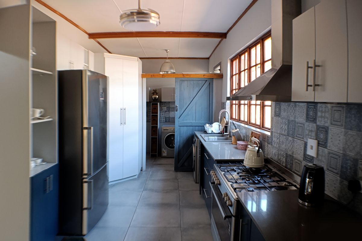 A Rare Find Stylishly Renovated Home in Rietondale - Photo 4
