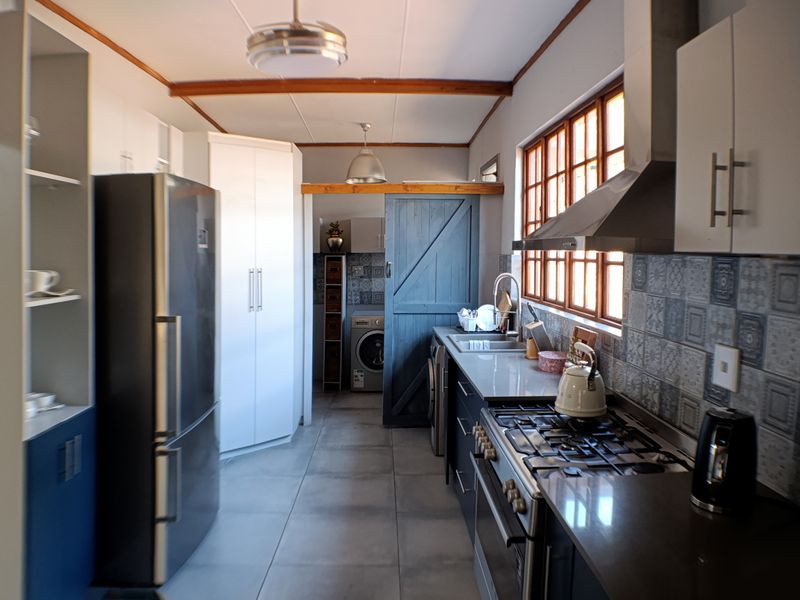 A Rare Find Stylishly Renovated Home in Rietondale - Photo 4