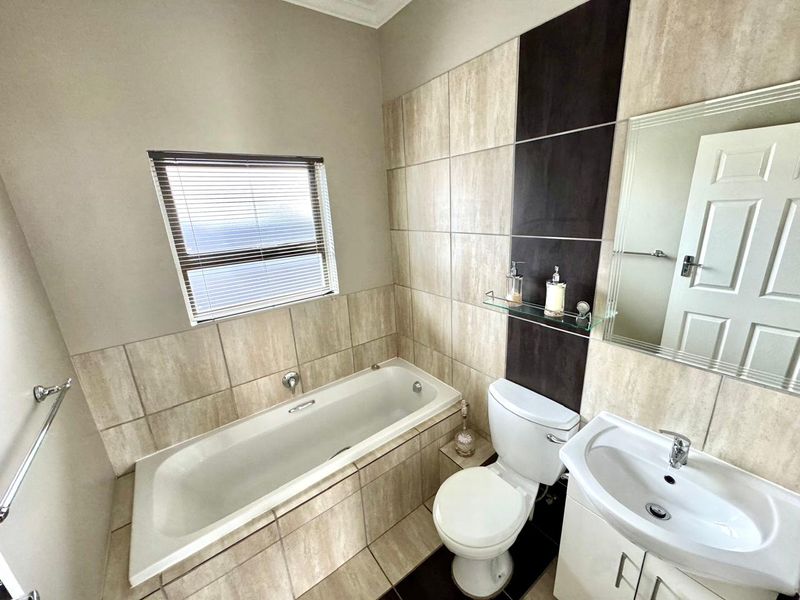 Modern, Immaculate Unit for Sale in Terra Nova, Trichardt - Photo 10