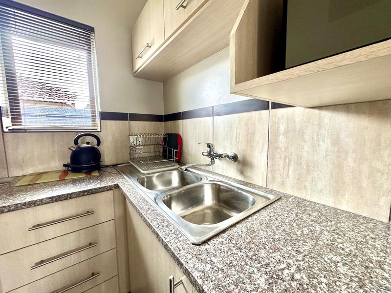 Modern, Immaculate Unit for Sale in Terra Nova, Trichardt - Photo 7