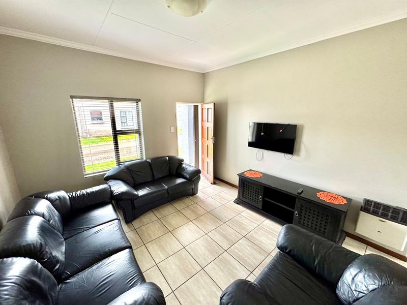 Modern, Immaculate Unit for Sale in Terra Nova, Trichardt - Photo 4